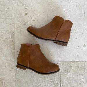 Toddler girls Cat & Jack booties size 10